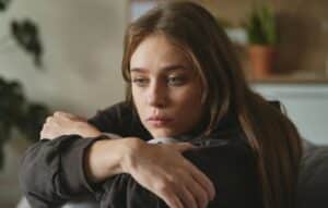 Sức mạnh của việc ngừng than vãn, giúp tâm trí tích cực, hành động hiệu quả hơn. Kết quả là vui vẻ hơn, thu nhập cũng tăng lên rõ rệt.