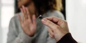 Yêu nhiều cũng vậy: 4 chòm sao ĐÀO HOA nhưng dễ kết hôn MUỘN