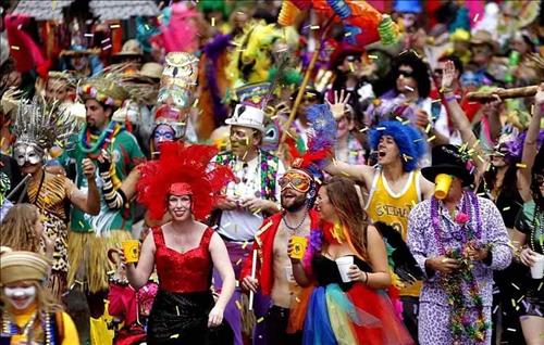 ca-hat-va-nhay-mua-trong-le-tang